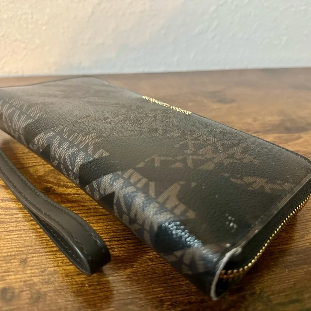 Michael Kors Brown Leather Women's Wristlet Wallet 9 Inches Long - Picture 6 of 7